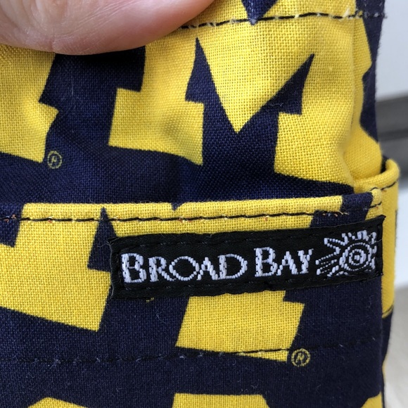 NWOT! - BROAD BAY University of Michigan Print Cotton Canvas Crossbody Bag - Picture 2 of 11
